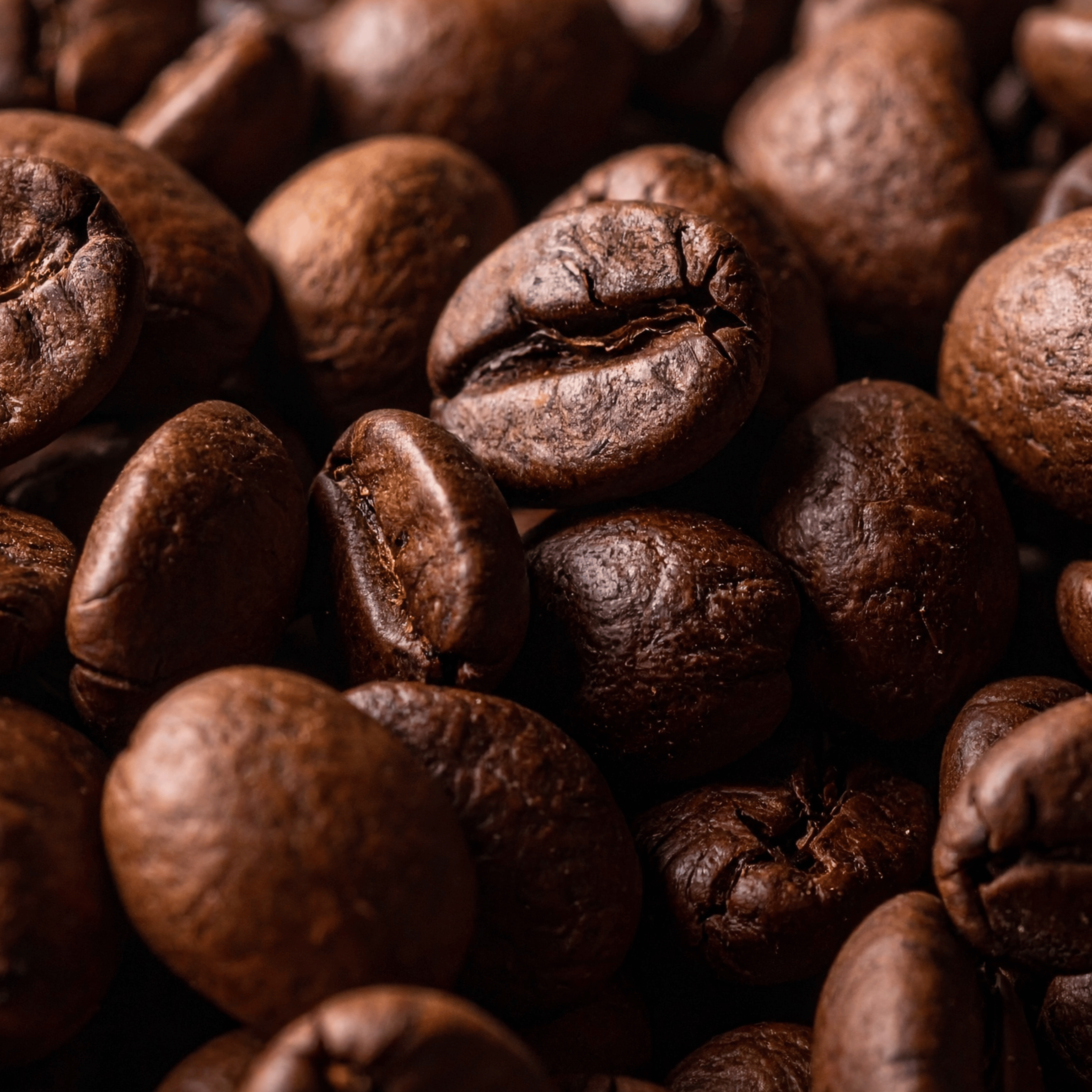 Kop kaffe med frugtige og friske smagsnoter som illustrerer acidity i kaffe