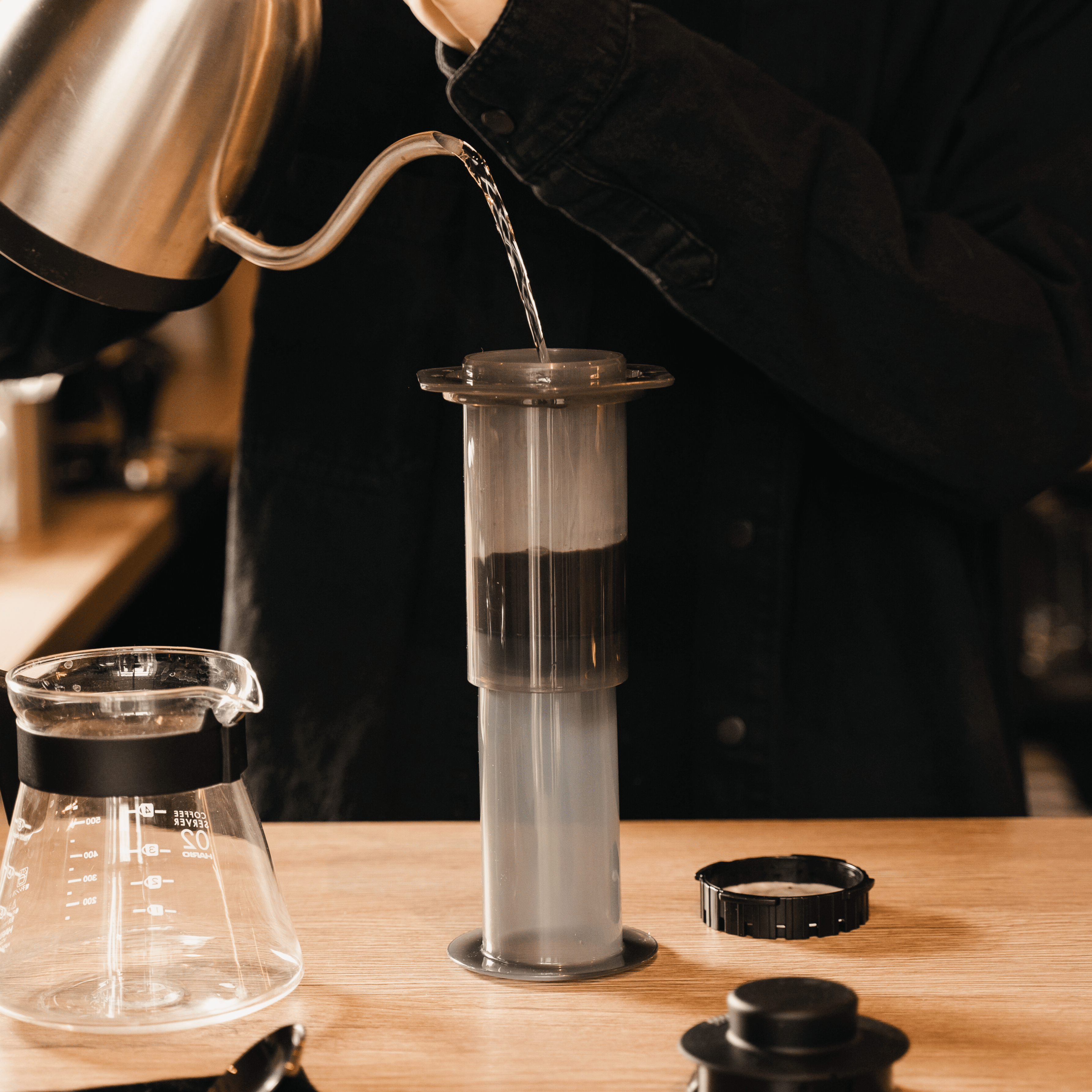 AeroPress bryggeudstyr til kaffe, kendt for fleksibel brygning og intens, balanceret smag.