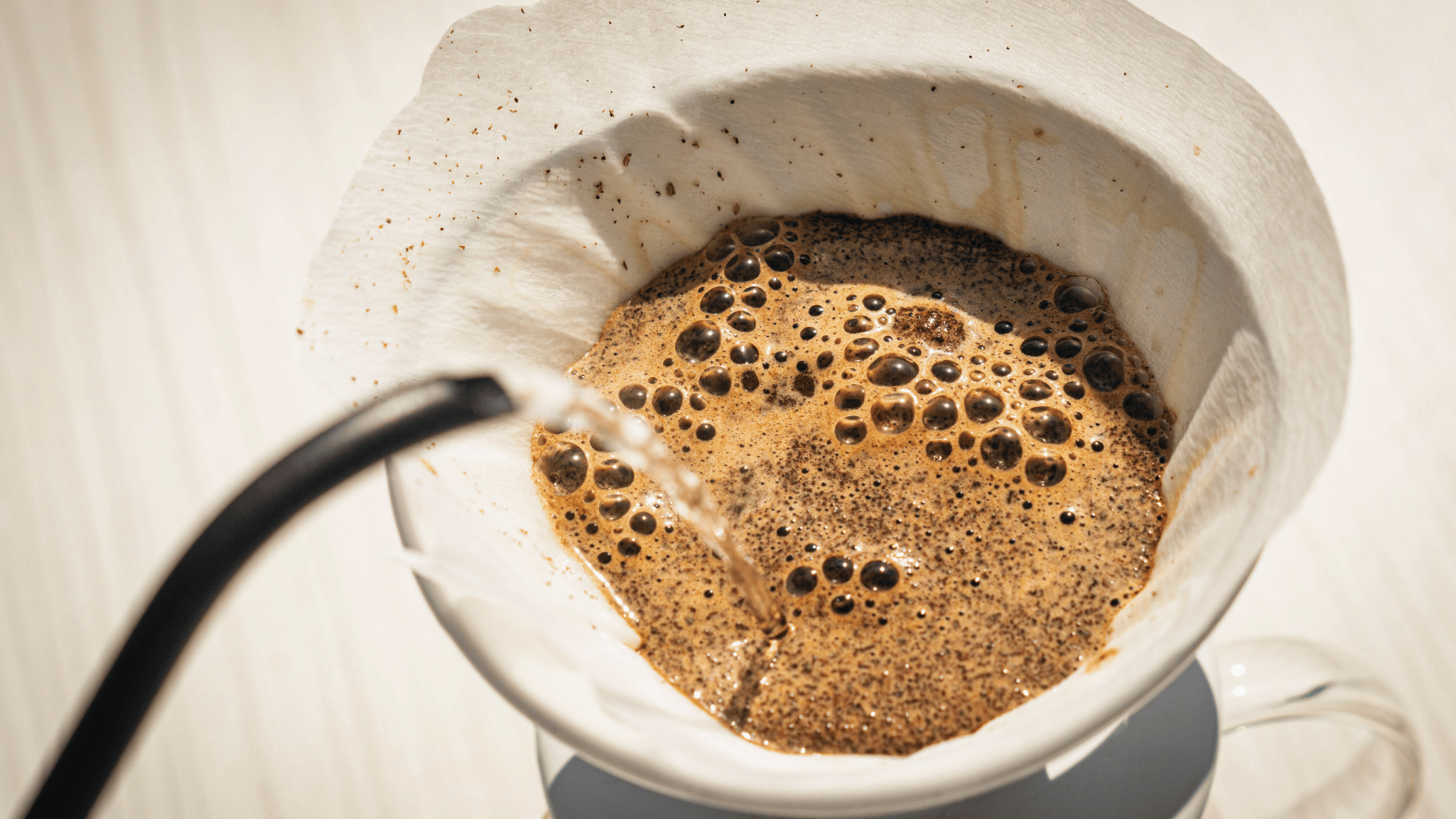Kaffesmagning med fokus på balance mellem syre, sødme og bitterhed