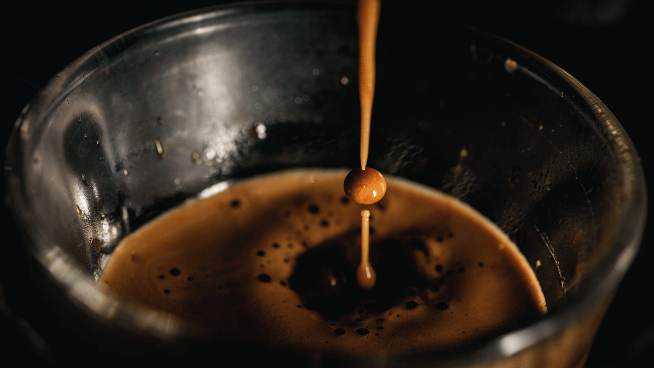 Kaffebønner der er blevet gamle eller ødelagt af forkert opbevaring