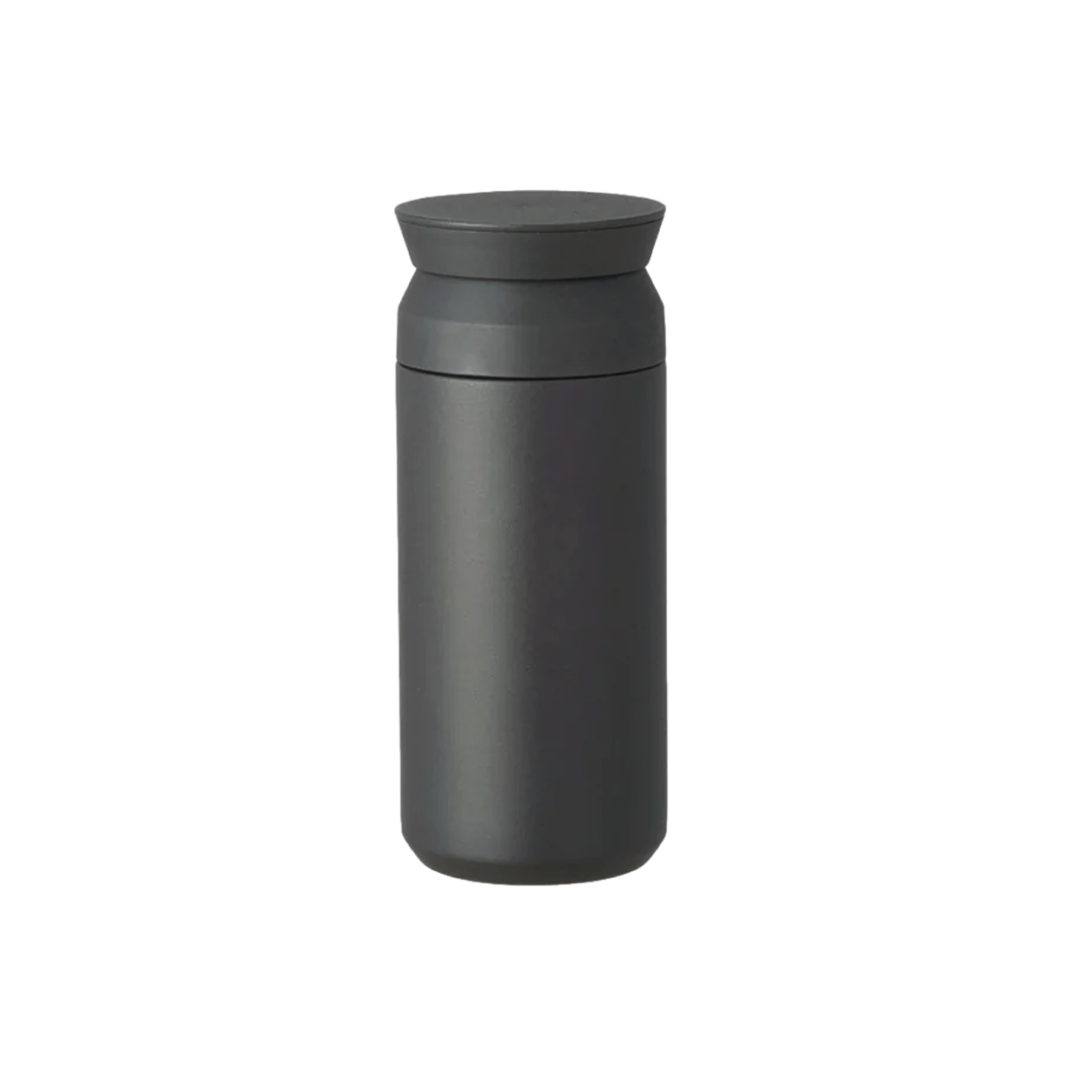 Kinto Termokop 350 ml i sort – stilren og vakuumisoleret termokop, der holder dine drikke varme eller kolde i timevis. Perfekt til kaffe og te på farten.