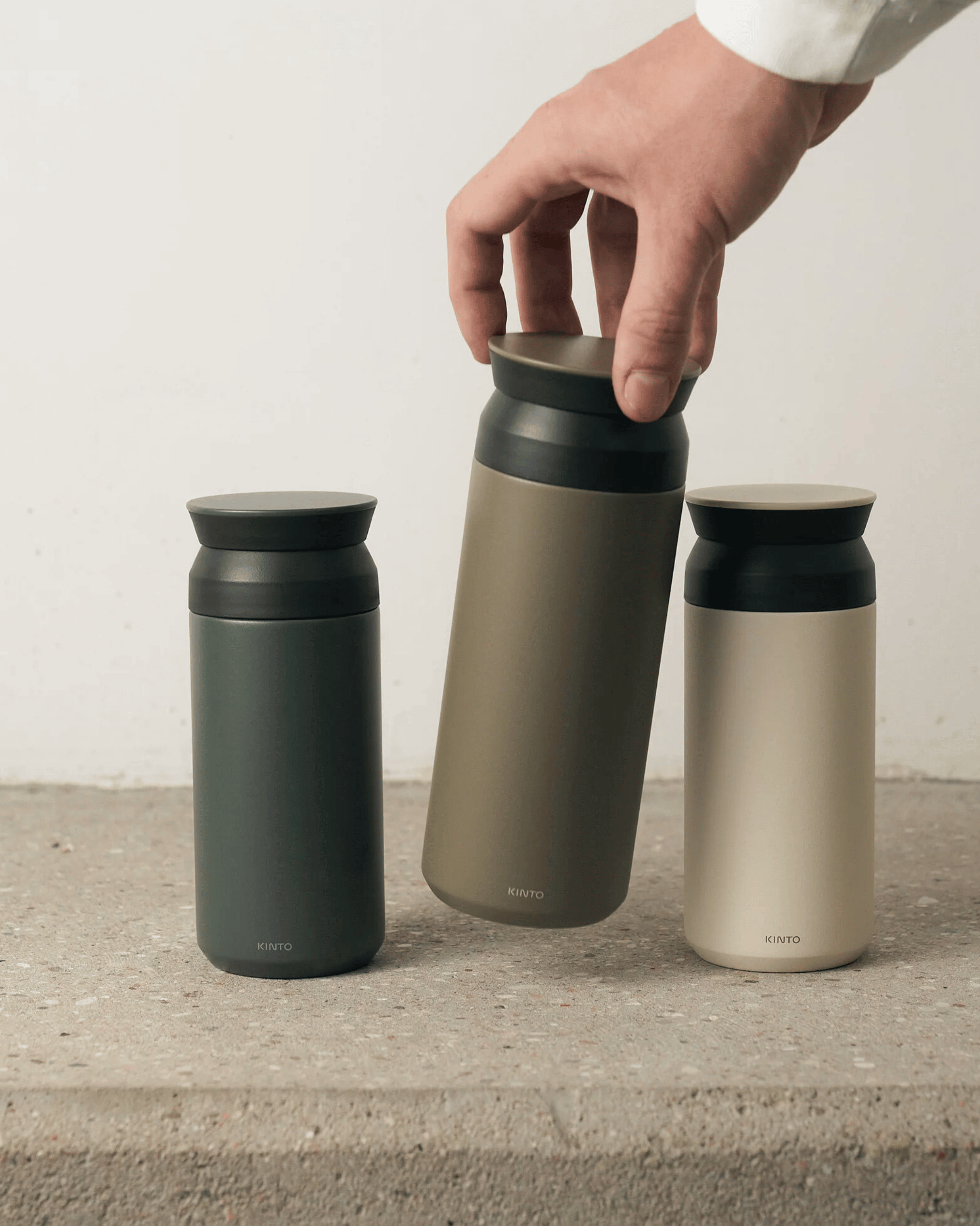En god termokop er uundværlig, uanset om du pendler, tager på eventyr i naturen eller bare vil nyde varm kaffe hele dagen. I denne guide gennemgår vi, hvad du skal kigge efter, når du vælger en termokop, og hvordan du får mest ud af den.