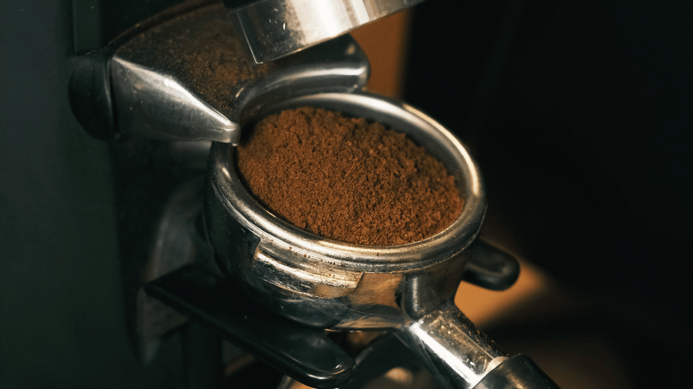 Sammenligning af grov, mellem og fin kaffekværning til forskellige bryggemetoder